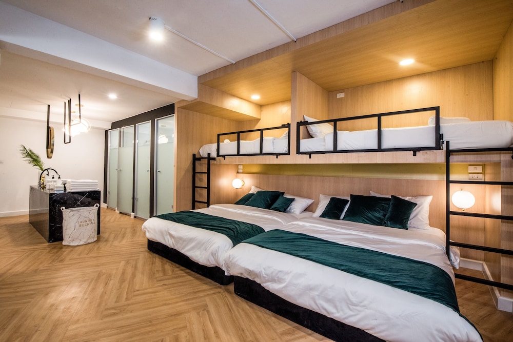 Family Room, Multiple Beds, Kitchenette with Pool Table photo 3