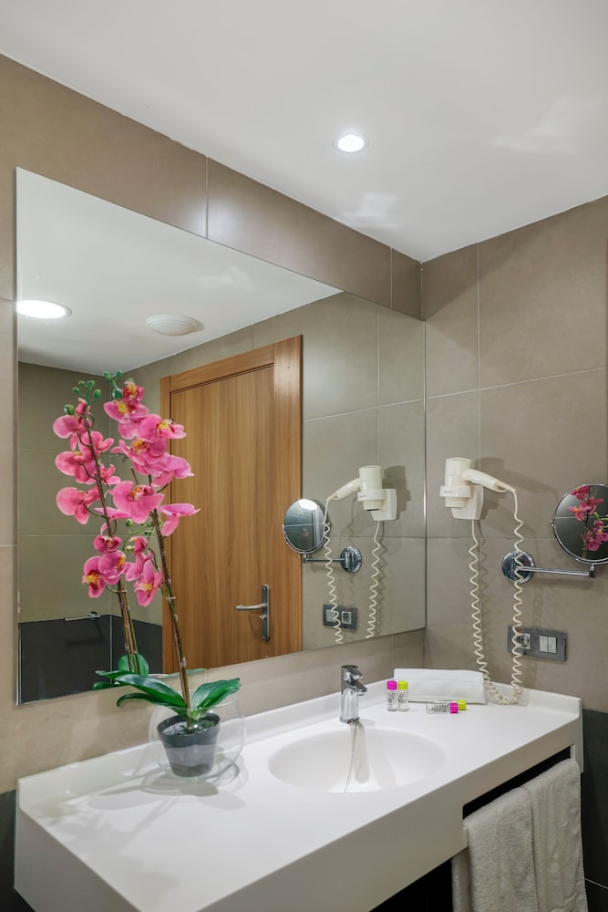 Superior Double Room, Terrace, Partial Sea View photo 3
