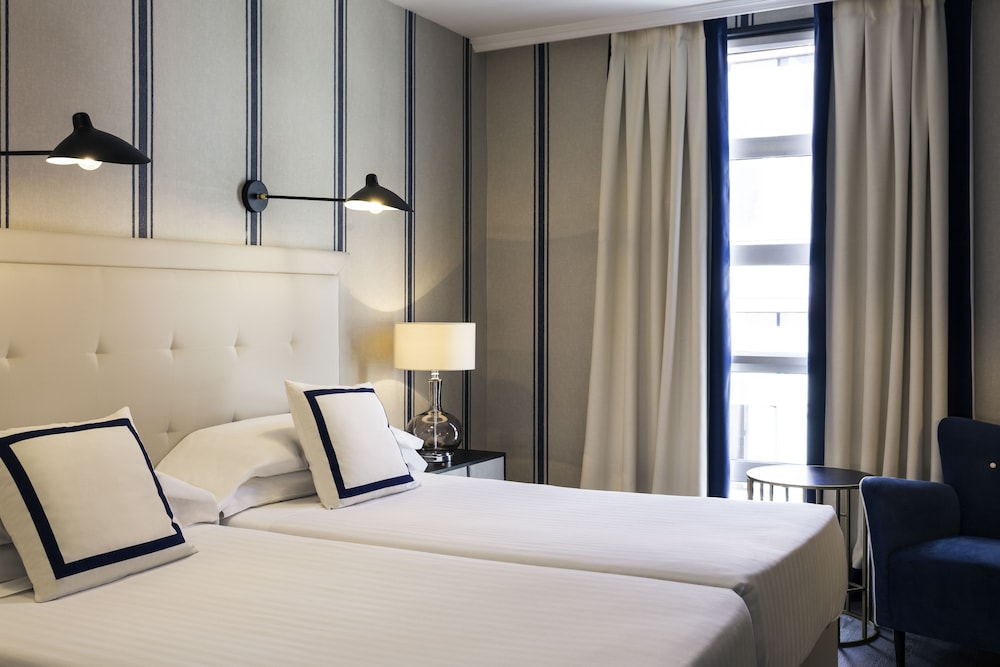Standard Twin Room, 2 Twin Beds - Photo 3