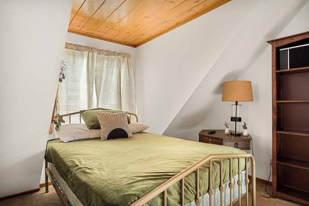 Cabin, Multiple Beds, Patio, Mountain View (Pineland Getaway) photo 2
