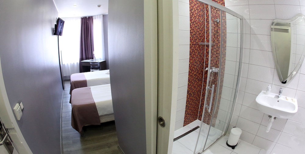 Standard Twin Room photo 3