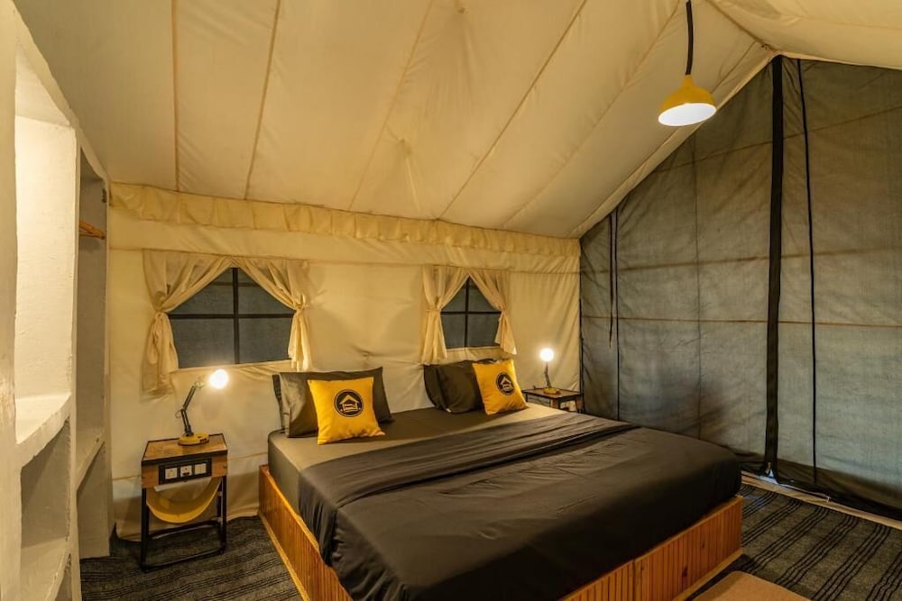 Standard Swiss Tent photo 2