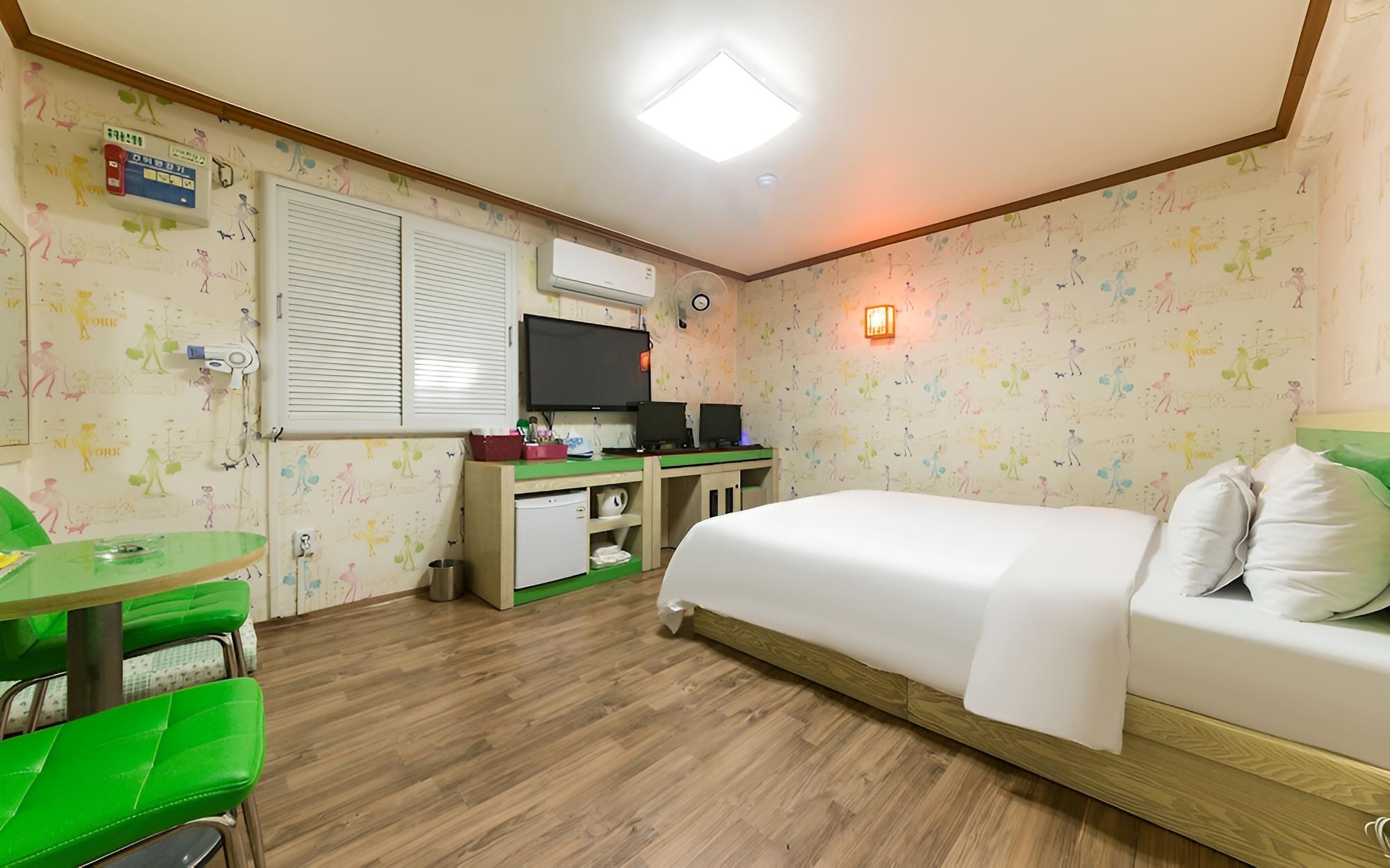 Room (Special Couple PC) - Photo 1