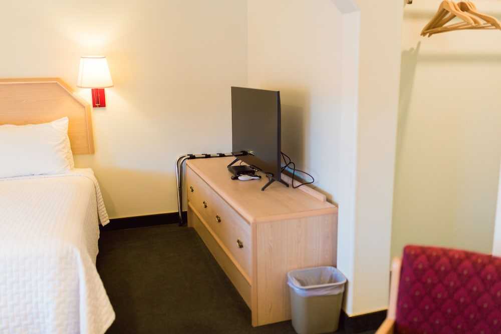 Standard Room, 2 Queen Beds - Photo 4