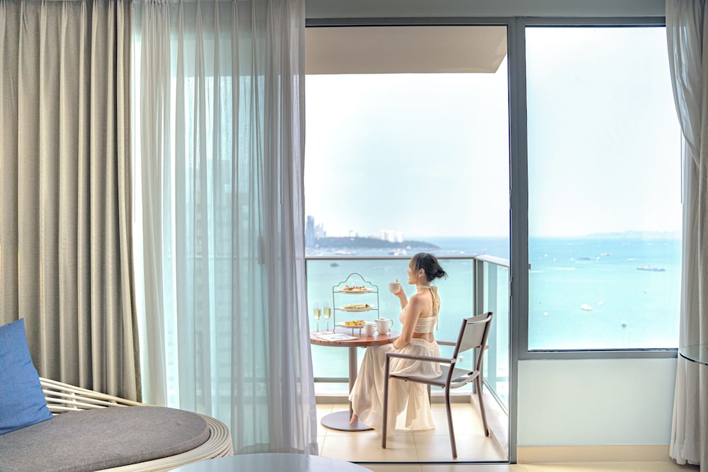Premium Room, 1 King Bed, Club Lounge Access (Executive Tower)