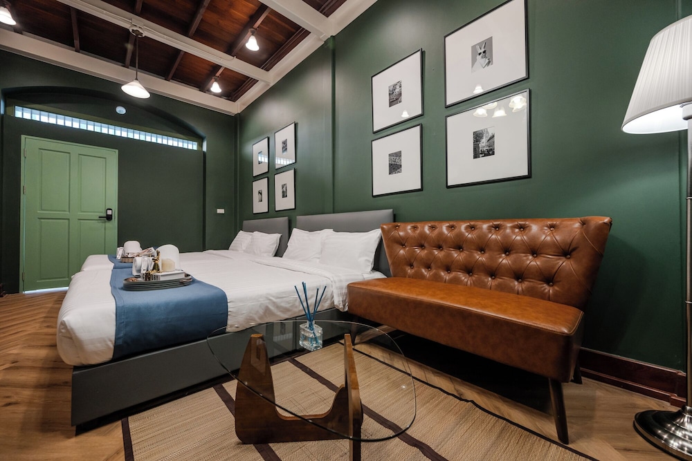 Family Quadruple Room, 2 Queen Beds, Non Smoking