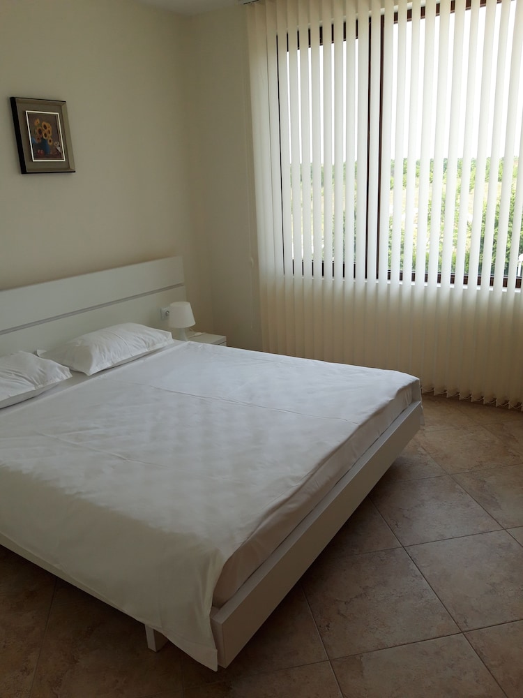 Apartment, 2 Bedrooms, Balcony, Sea View photo 2