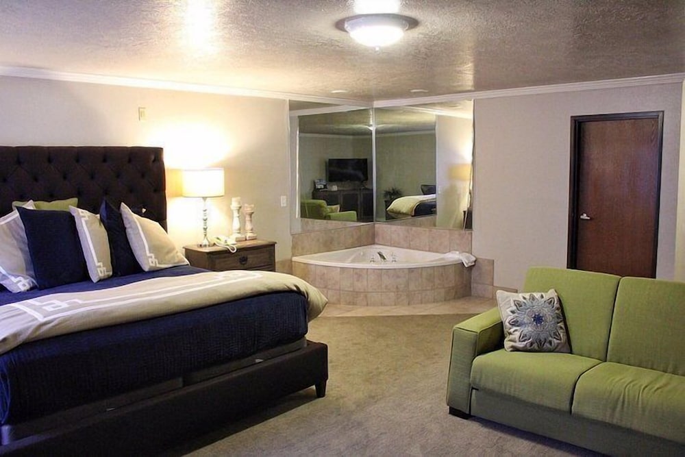 Luxury Room, 1 King Bed, Non Smoking, Jetted Tub photo 1