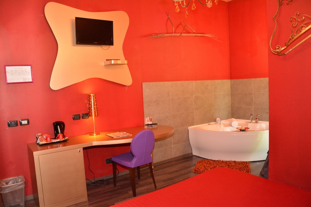 Superior Room, Jetted Tub