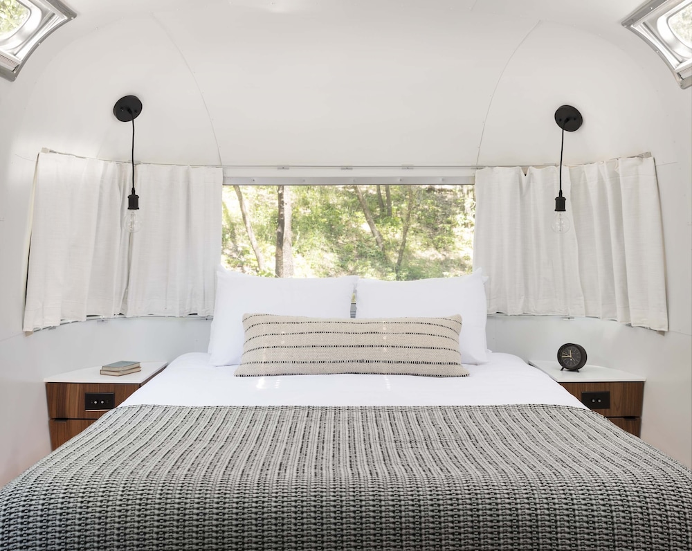 Premium Suite (BaseCamp) - Photo 3