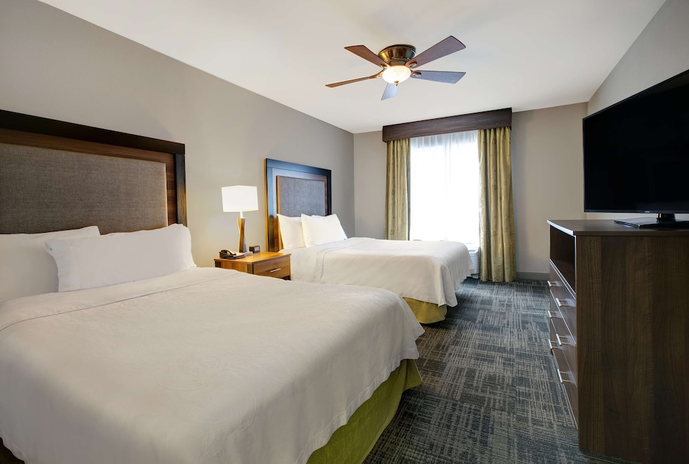 Suite, 2 Queen Beds, Accessible (Roll-in Shower) - Photo 2