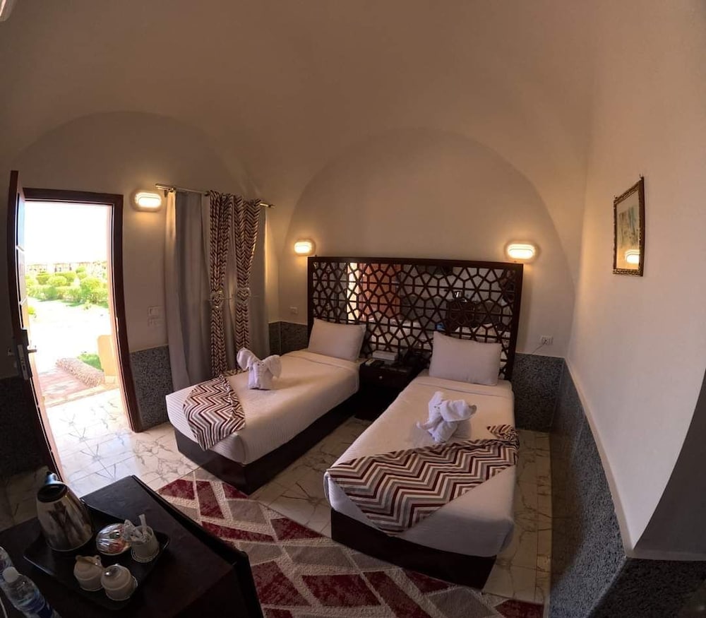 Deluxe Double Room, 1 Bedroom, Partial Sea View photo 2
