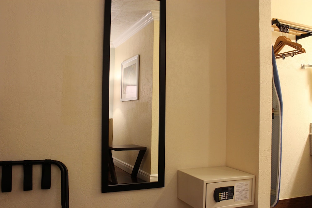 Premium Double Room, 2 Double Beds - Photo 21