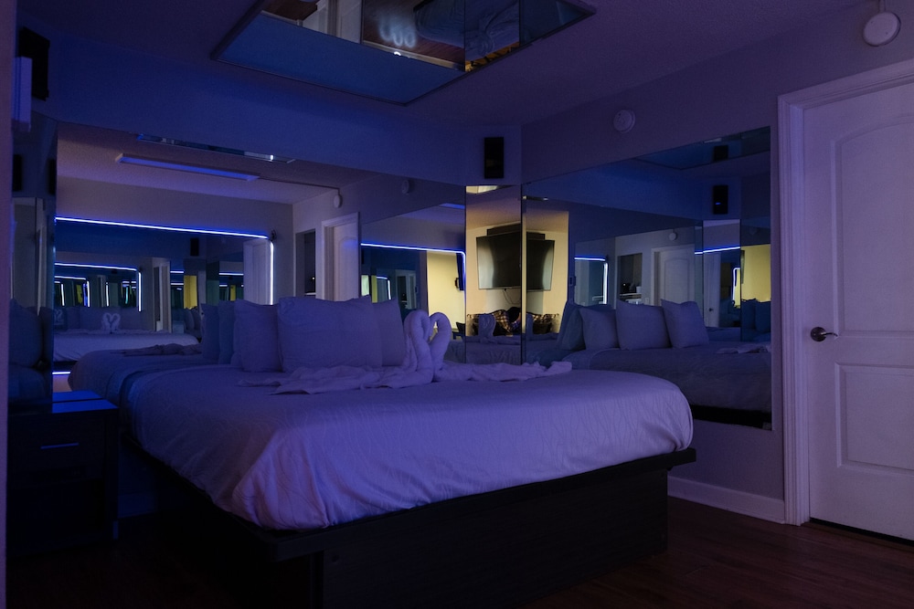 Romantic Room, 1 King Bed - Photo 15