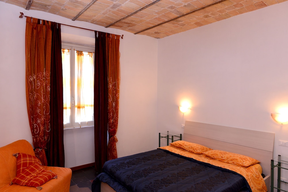 Economy Double Room photo 3