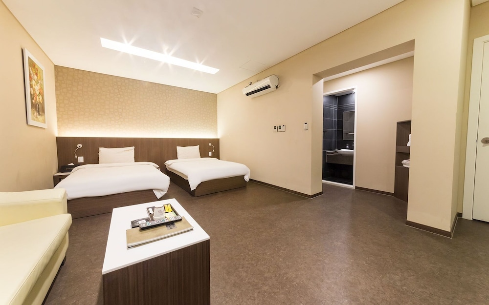 Room (VIP twin) - Photo 4