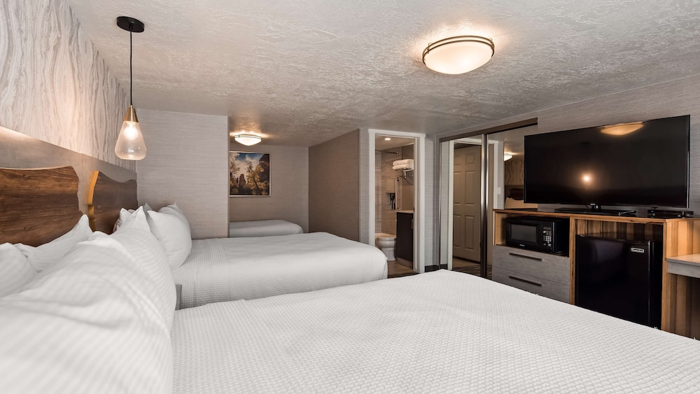 Family Room, Multiple Beds, Non Smoking, Refrigerator & Microwave - Photo 1