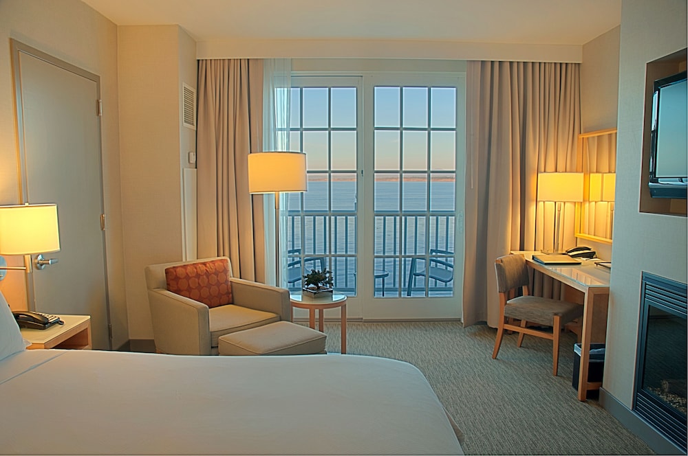Premium Room, 1 King Bed, Balcony, Oceanfront - Photo 2