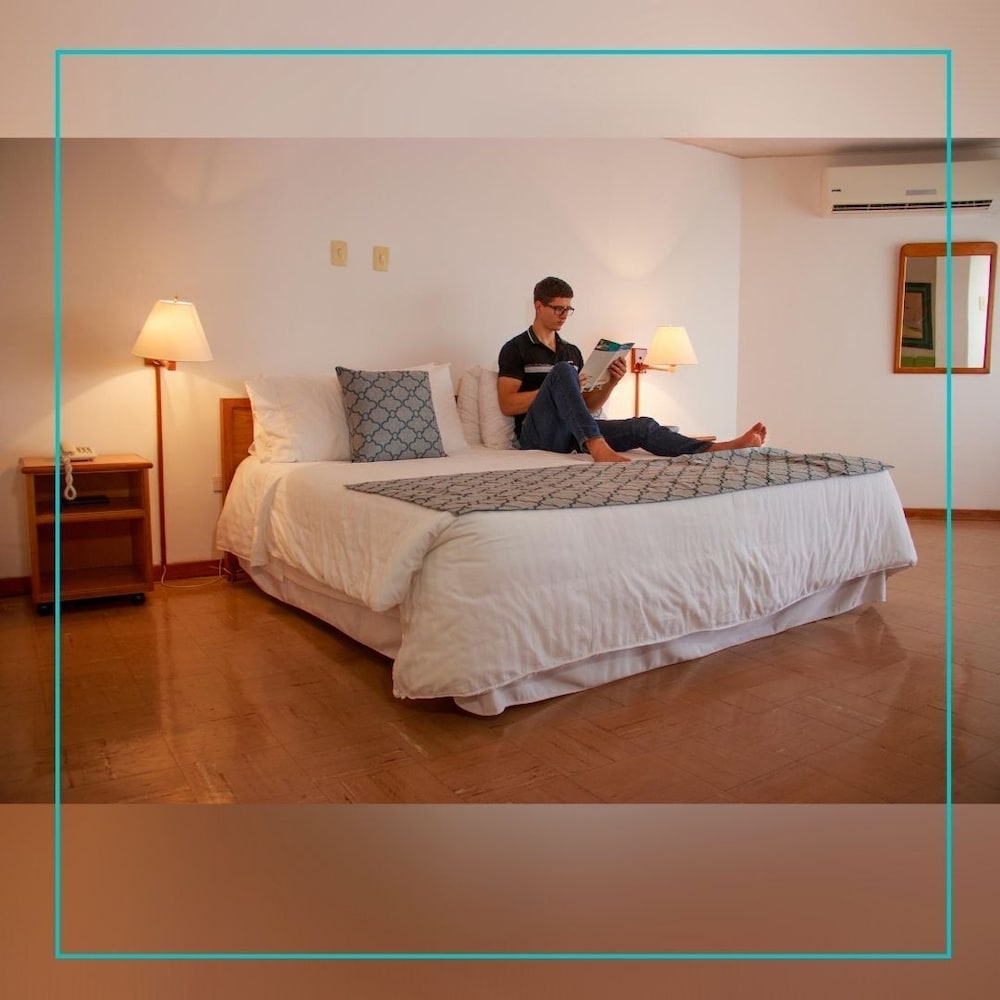 Suite, 1 King Bed photo 1