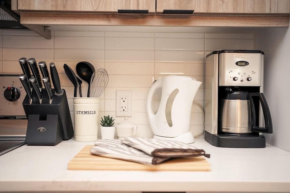Stylish Modern Condo w Parking Location Coffee, Foto 4