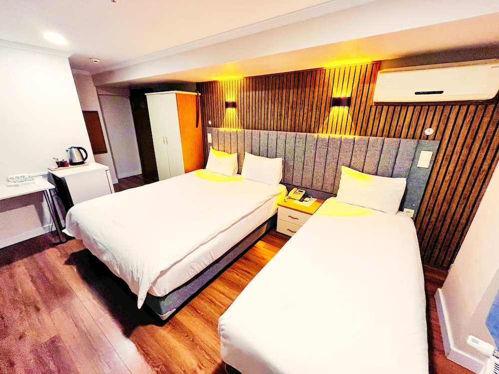 Deluxe Triple Room photo 2