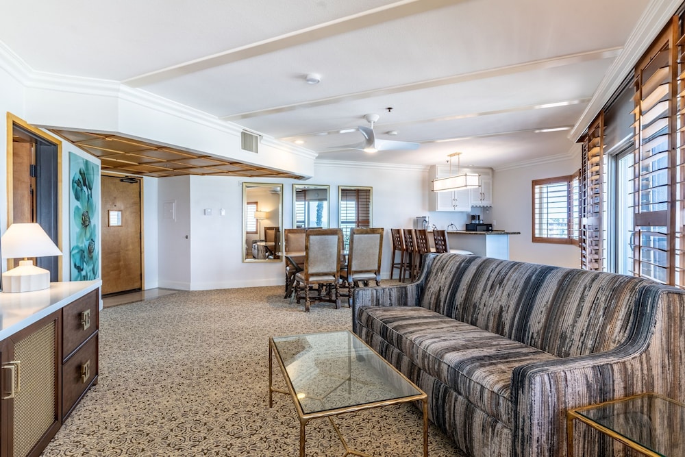 Grand Pacific Suite photo 3