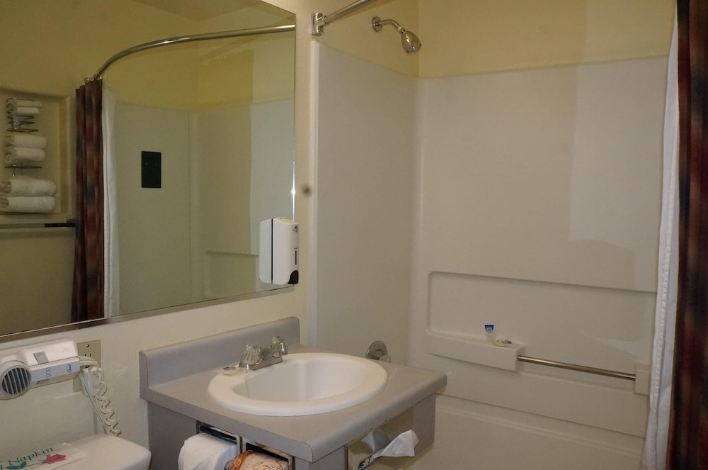 Suite, 1 King Bed, Non Smoking, Jetted Tub photo 2