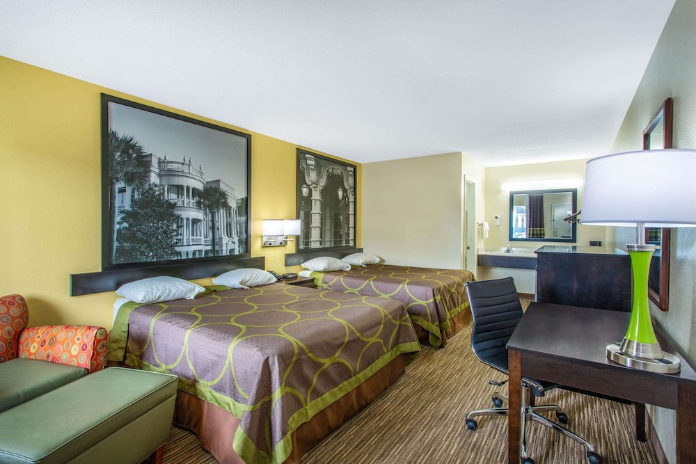 Suite, 2 Queen Beds - Photo 3