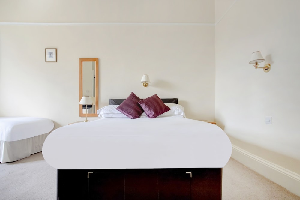 Standard Room, Multiple Beds (Family) photo 3