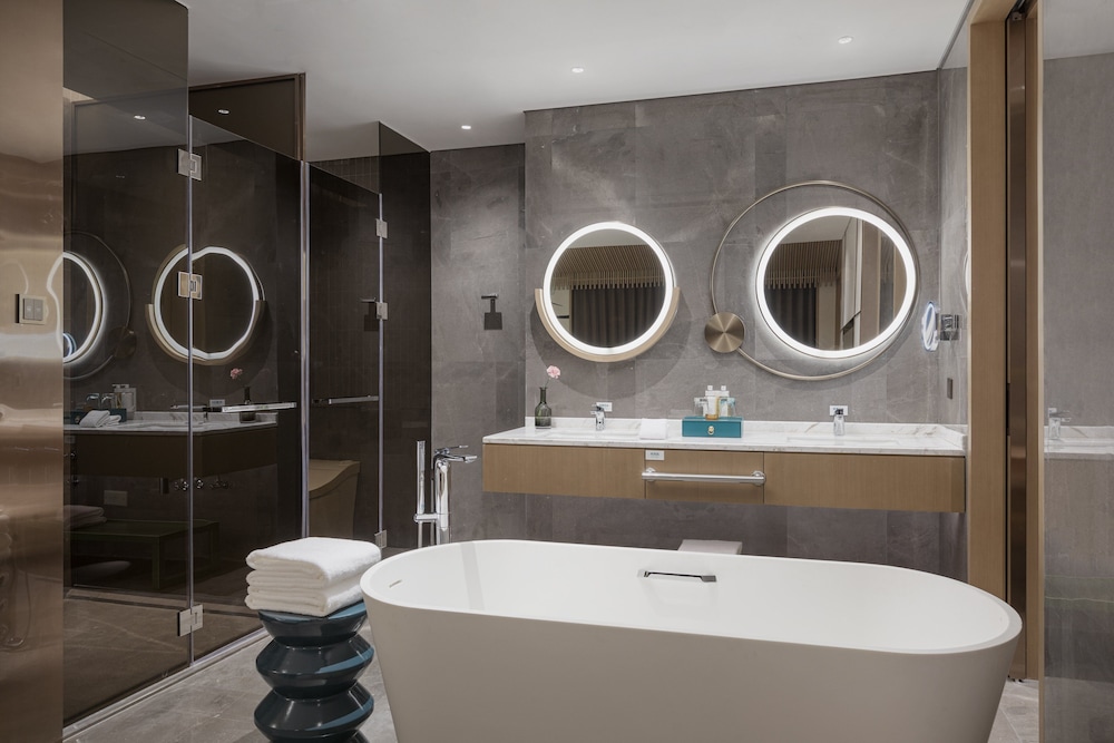 Suite, 1 Bedroom (Powder Room, Canal View) photo 3