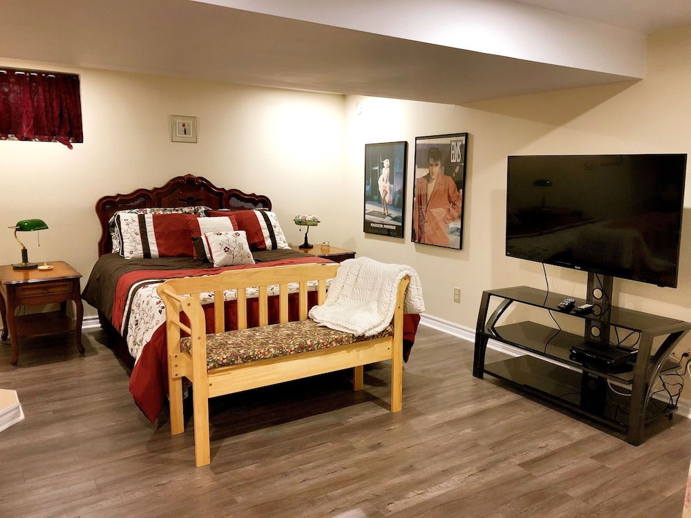 Honeymoon Room (Basement Suite) photo 3
