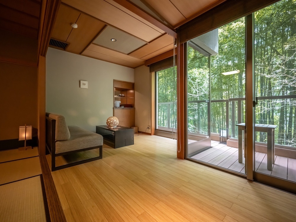 Japanese Room (12.5 Tatami Mat) With Sofa Or Japanese Heater With Terrace photo 3
