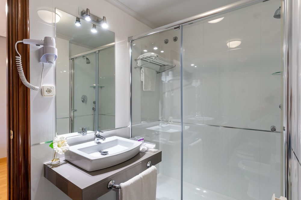 Double Room - Photo 16