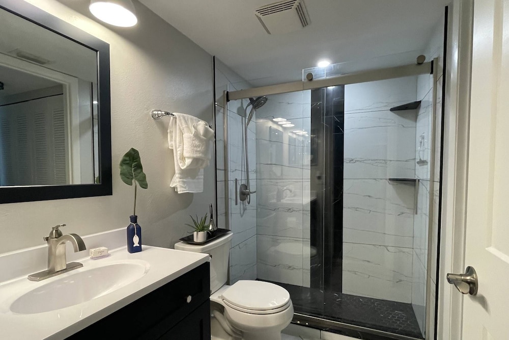 Condo (Palm Beach Landings A606) photo 2
