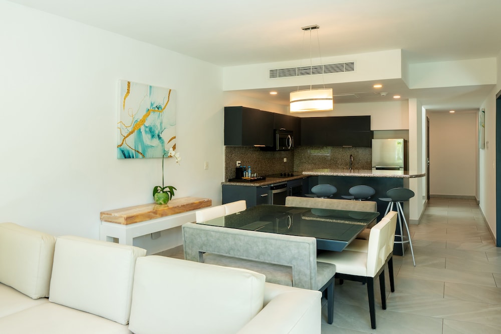One Bedroom Penthouse Suite photo 3
