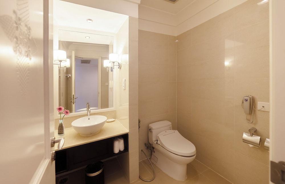 Executive Suite, 1 King Bed - Photo 10