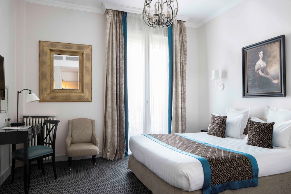 Superior Double room - Complimentary soft minibar, courtesy tray, Chromecast - Snacks, digital press photo 1