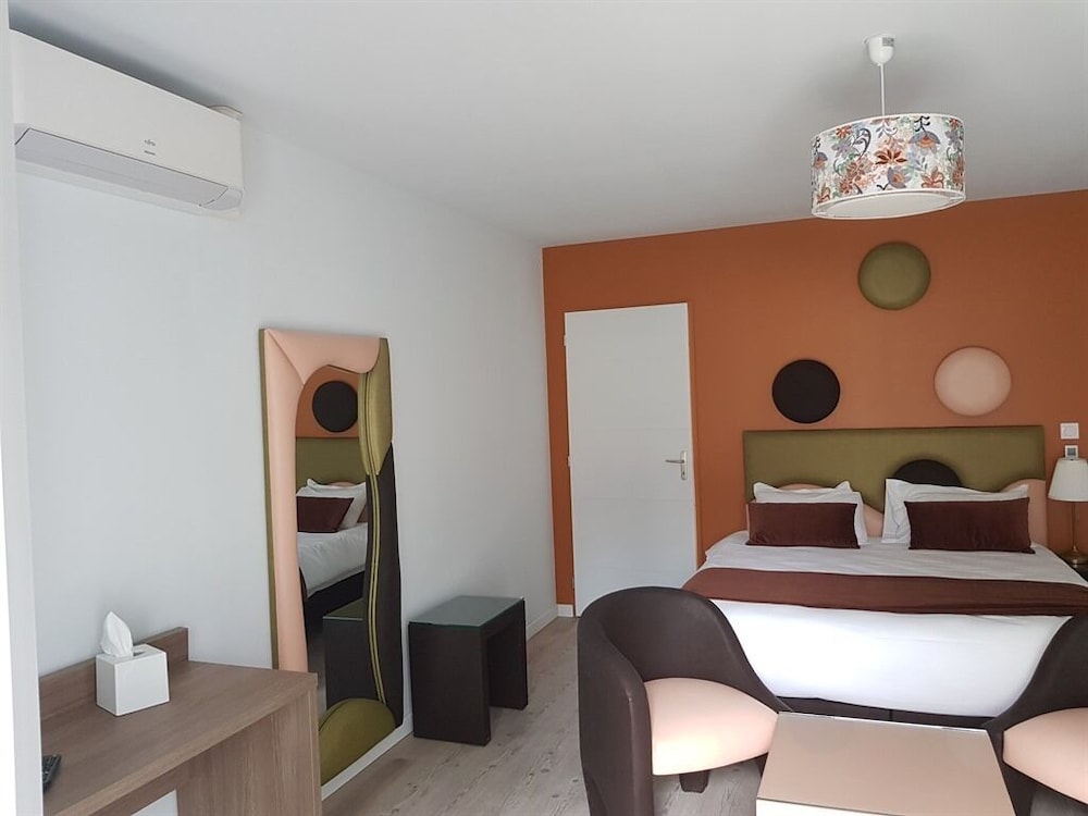 Standard Studio, Ensuite, Garden View photo 3