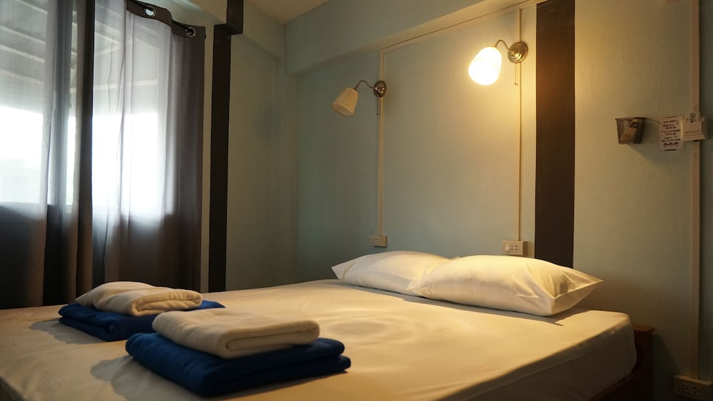 Double Room, 1 King Bed, Non Smoking, Private Bathroom - Photo 1