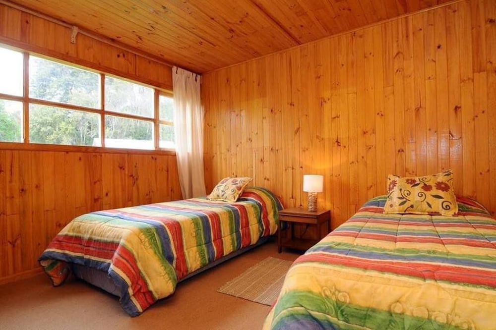Standard Double Room, 2 Twin Beds, Shared Bathroom photo 1