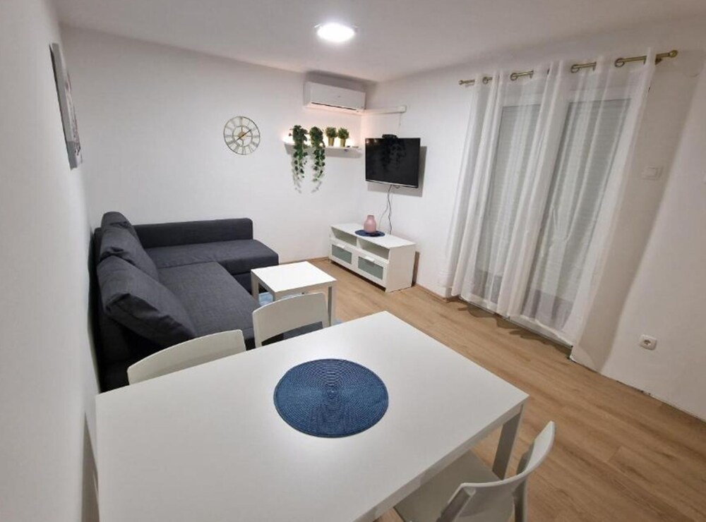 Apartment (One bedroom apartment II)