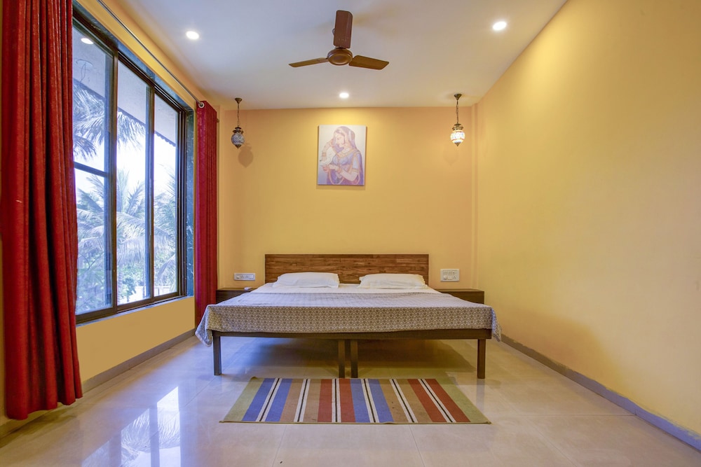 Deluxe Room, 1 King Bed, Garden View photo 3