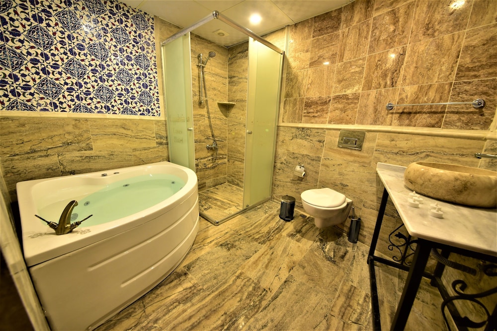 Superior Suite, Jetted Tub - Photo 23