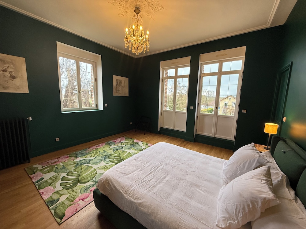 Deluxe Suite, City View photo 2