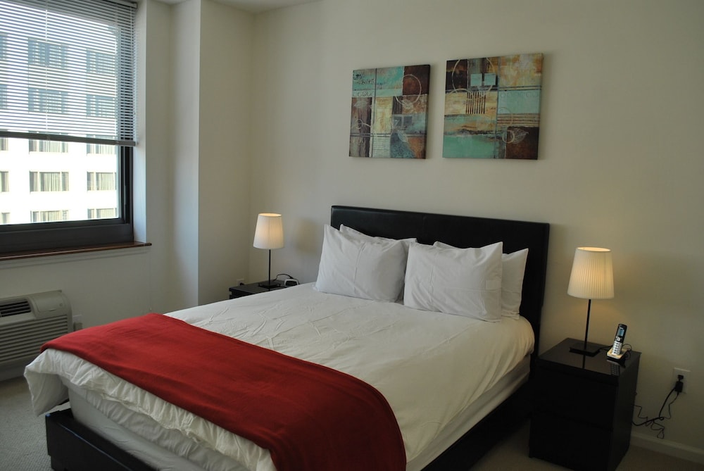 Luxury Apartment, 1 Queen Bed with Sofa bed, Accessible, City View photo 2