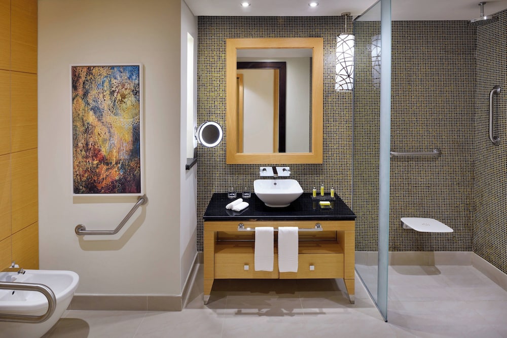 Family Room (Free bus to DWTC, Dubai Mall, Beach)