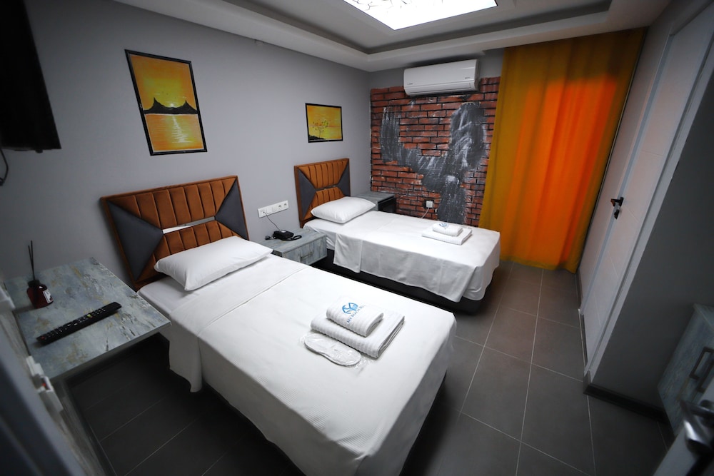 Standard Double or Twin Room photo 2