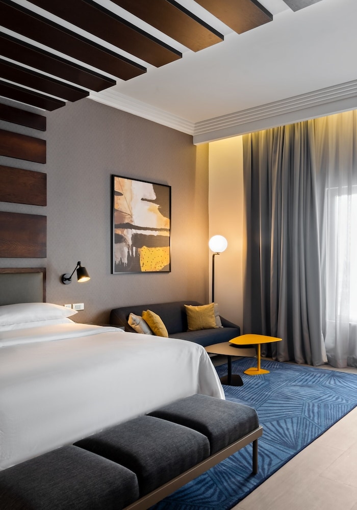 Executive Room, 1 King Bed - Photo 3