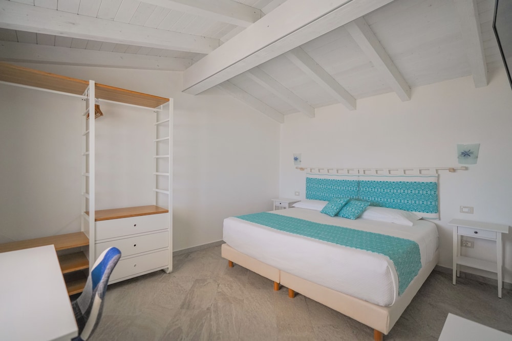 Deluxe Room, 1 King Bed photo 1