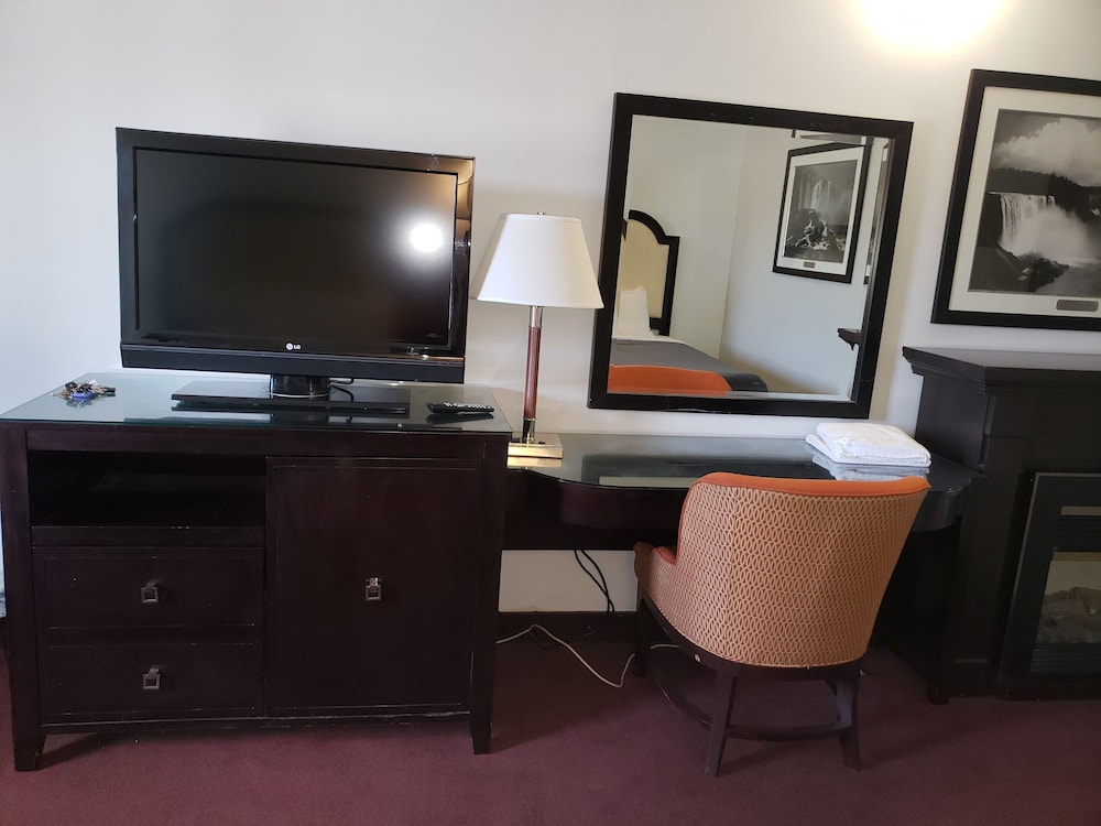 Standard Room, 2 Queen Beds - Photo 7